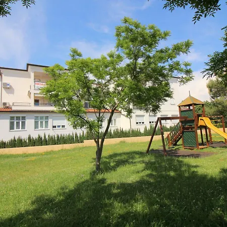 Idyllisches Mit Kinderspielplatz Vor Dem Haus Und Nur 700 Meter Zum דירה פורץ